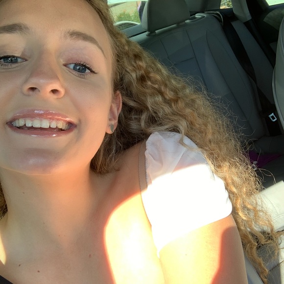 Meet your Posher, Macy - Picture 1 of 1